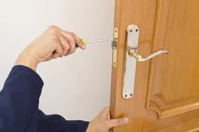 Lock Locksmith Tech Fort Lauderdale, FL 954-366-2223 - lock-changing